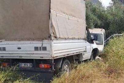 Çarpışan 2 araç bahçeye uçtu