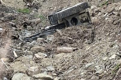 Devrilen iş makinesinin operatörü öldü