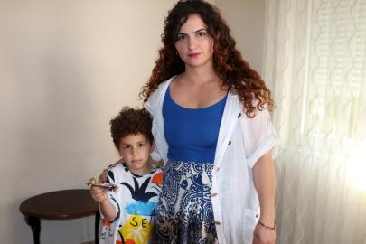 Kekin içindeki nem tutucu maddeyi çikolata sosu zannedip yiyince zehirlendi