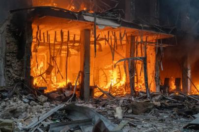 Rusya'dan Ukrayna'ya gece yarısı yoğun bombardıman: En az beş ölü