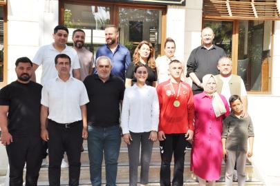 Şampiyon Emirhan Yüksel, gururlandırdı