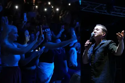 Poizi ile dev bir koro