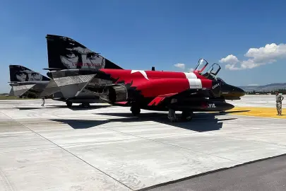 Türk Hava Kuvvetleri’nin efsanevi uçakları Belçika’da sergilendi