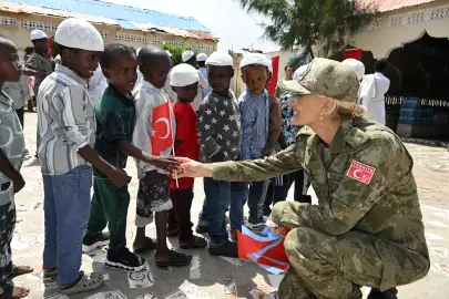 TSK'dan Somali'deki yetim çocuklara gıda ve giyecek desteği