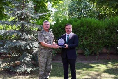 YAŞ kararıyla emekliye ayrılan Tümgeneral Ataç’tan Vali Aydoğdu’ya veda ziyareti